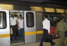 Delhi Metro | Train runs with open door open between three stations