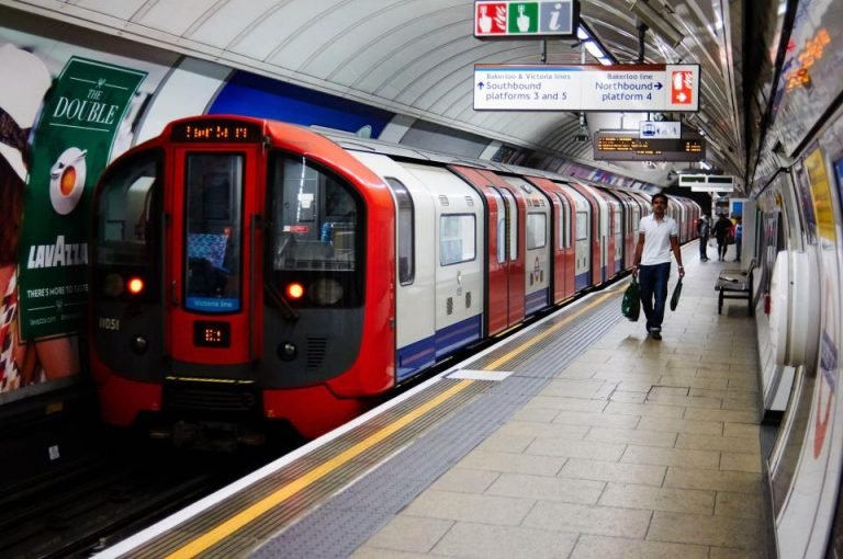 Terrorism attacks on London underground metro, blast at Parsons Green station