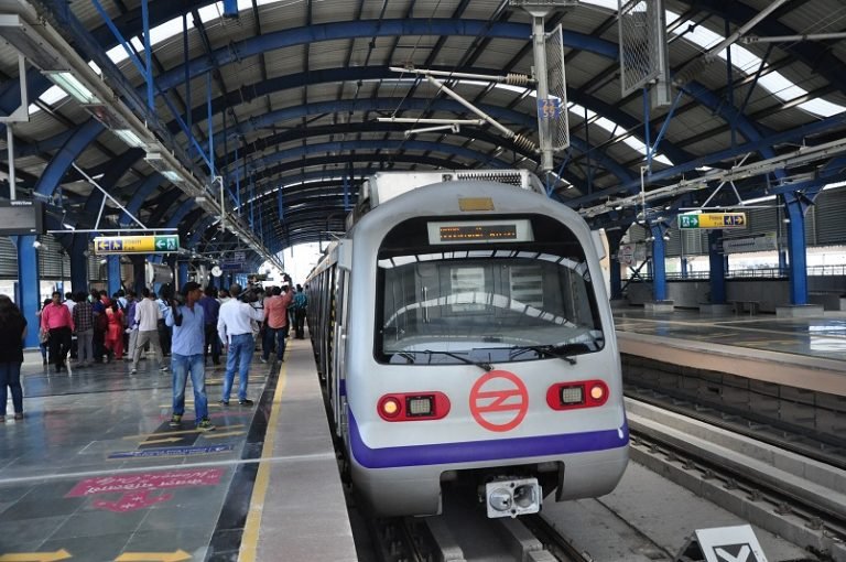 Delhi Metro | F’bad Police lodges FIR against two senior metro officers on electrocution case