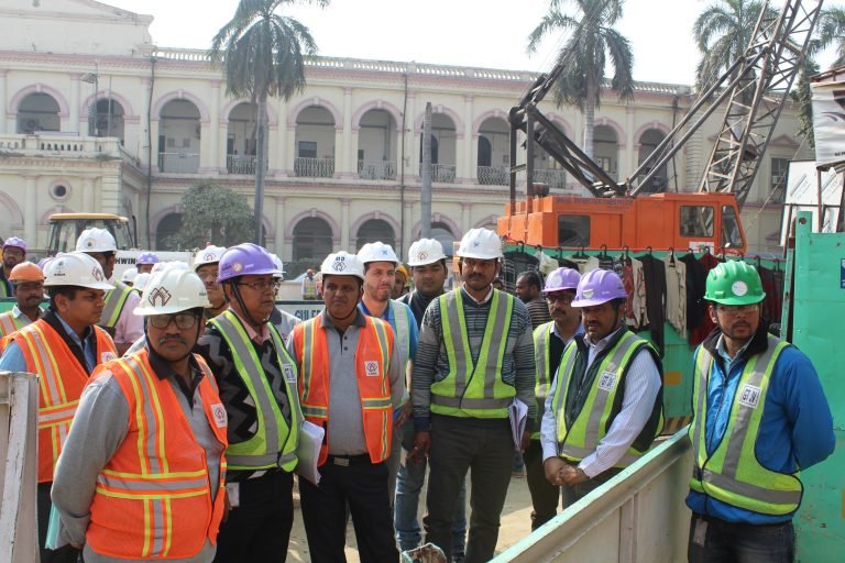Lucknow Metro | LMRC MD inspects ongoing construction works from Charbagh