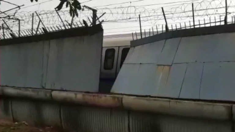 Delhi Metro | Poor construction halts metro services in violet line