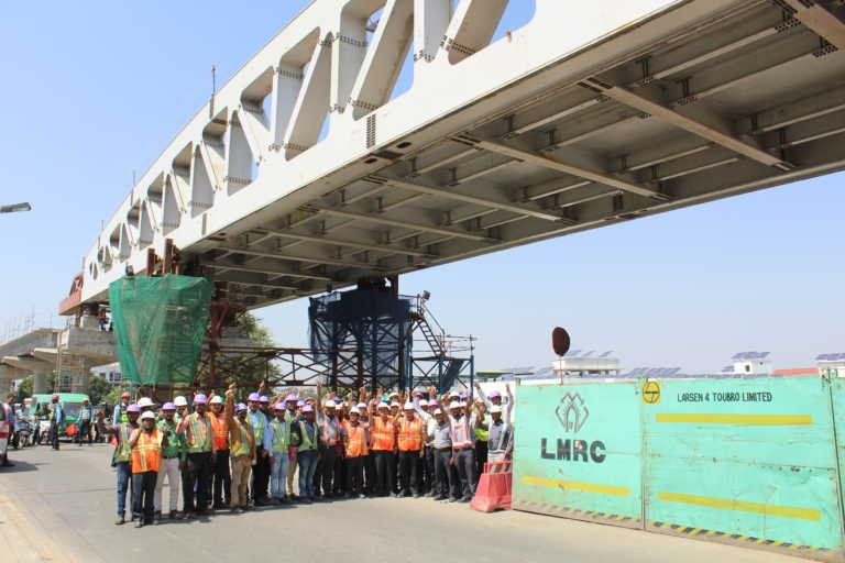 Lucknow Metro | LMRC successfully completes the erection of 60 metre special steel span