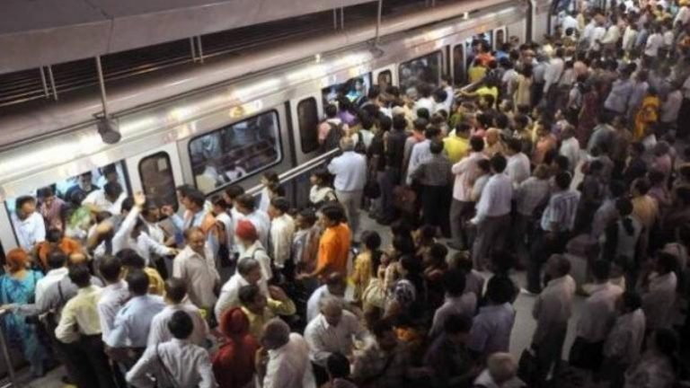 Noida Metro stood still due to non-payment of security personnel
