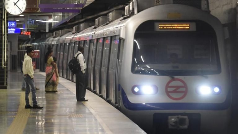 23 year old died as he jumped before the Delhi metro