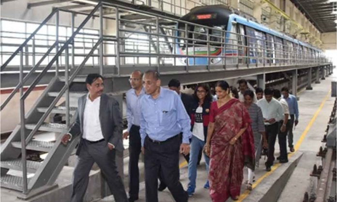 Governor with family members travel in Metro Rail