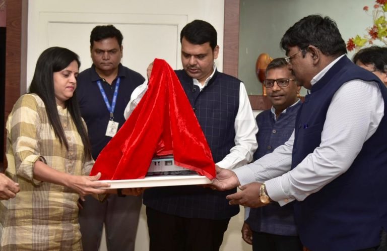 CM Fadnavis unveils the rolling stock model for Mumbai Metro Line 3
