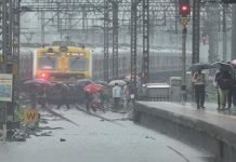 Mumbai’s suburban trains back on track after more than 46 hours Mumbai’s suburban trains back on track after more than 46 hours