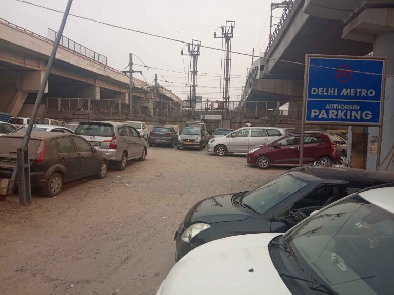 Delhiites would be able to pay parking fee through Metro smart cards, soon