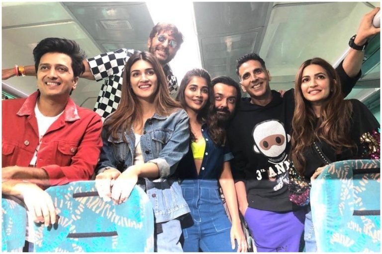 Piyush Goyal Invites Filmmekar to Encourage Cinema On Trains, Akshay Kumar Hails the idea
