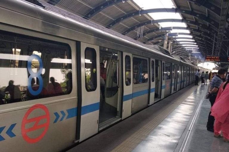 SC seeks DMRC reply on lack of parking for 3- wheelers vehicle at metro stations