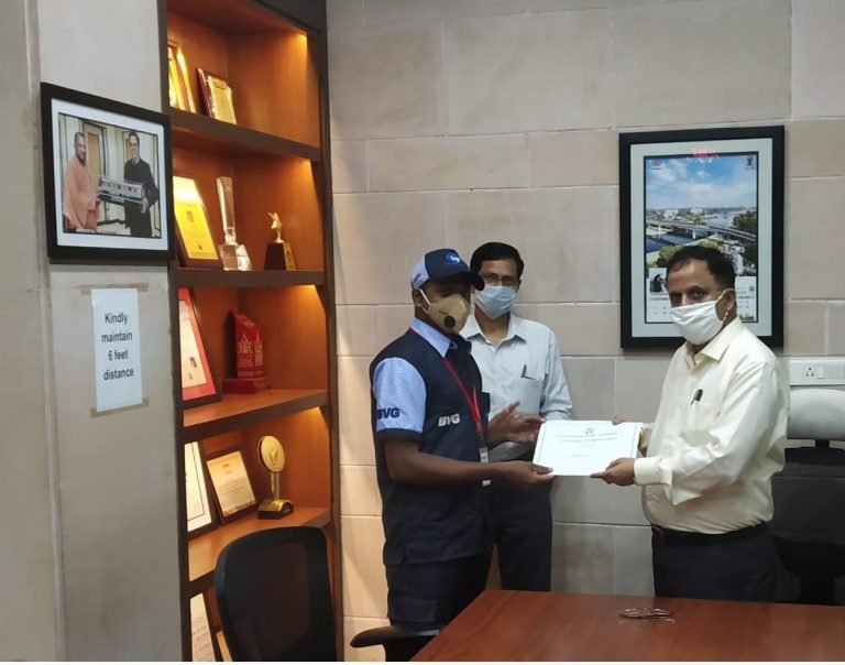 UPMRC’s MD Felicitates Best Performing Security Guards & Housekeeping Staff