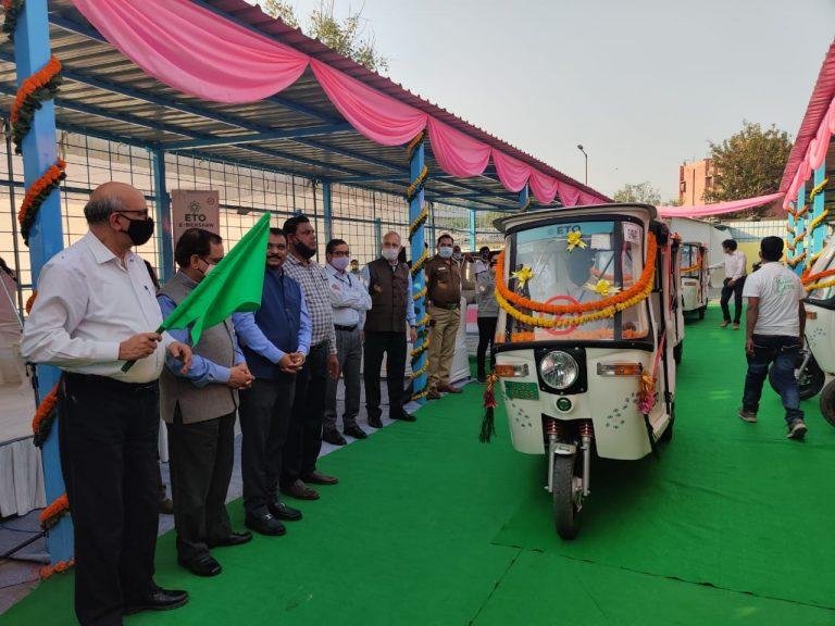 DMRC MD Dr. Mangu Singh flagged off a fleet of 25 e-rickshaws, called ‘ETO’