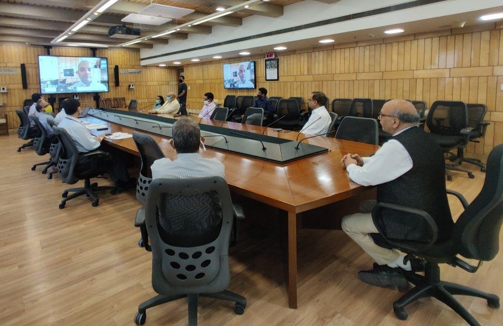 DMRCs Managing Director Dr Mangu Singh and Mr Mahendra Nerurkar CEO Amazon Pay introduced the facility of recharging the Delhi Metro Smart Cards through Amazon Pay via video conferencing