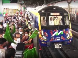 Maharashtra CM flags off trial run for Mumbai Metro 2A & 7