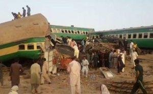 Two trains crash in Pakistan, killed 30 and 50 injured