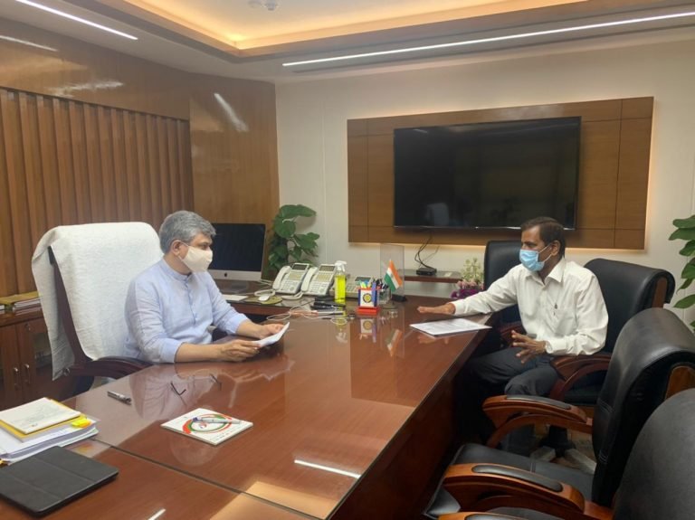 Railway Minister Ashwini Vaishnaw Reviews Mumbai-Ahmedabad High Speed Rail Corridor