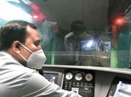 East-West rake rolls in under Sealdah, busiest surburban railway station