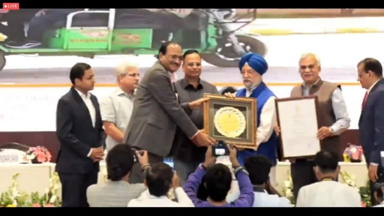 MOHUA, GOI confers ‘Award for Excellence in Urban Transport’ to Maha Metro Rail Project for Best Multi-Modal Integration