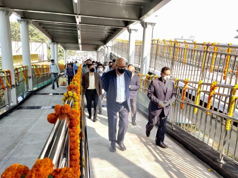 DMRC inaugurated a FOOT Over Bridge at Anand Vihar Metro Station