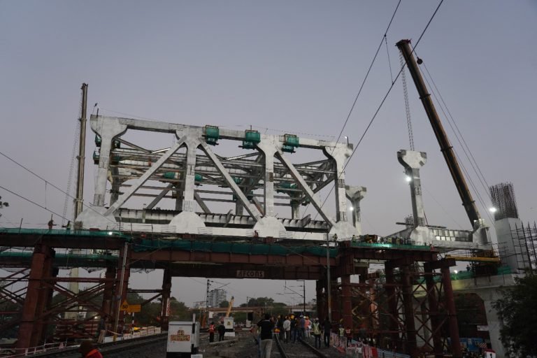 Maha Metro Successfully Launches 85 meter long and 800 tonne heavy Girder at Gaddigodam