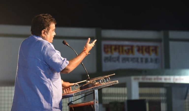 Gadkari calls on MahaMetro to acquire Nagpur bus service