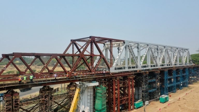 MahaMetro launches a 600 tons girder to cross railway tracks at Khadki
