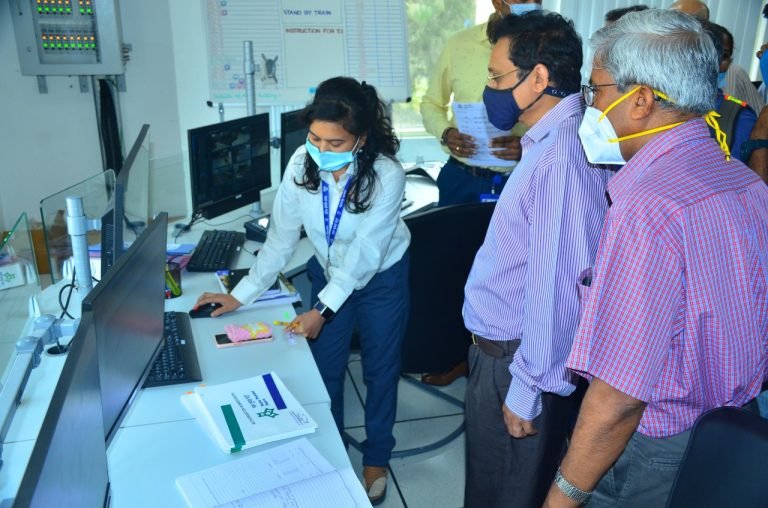 Shri. S.V.R.Srinivas IAS inspects Dahisar and Dahanukarwadi Metro Stations