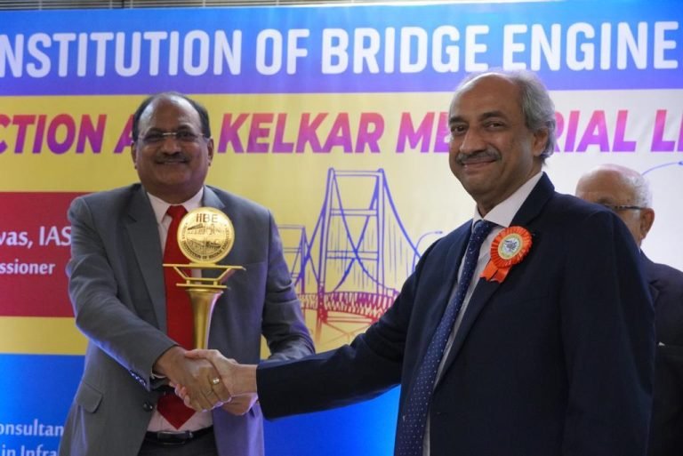 Maha Metro’s MD Dr. Brijesh Dixit conferred with Special Lifetime Achievement Award