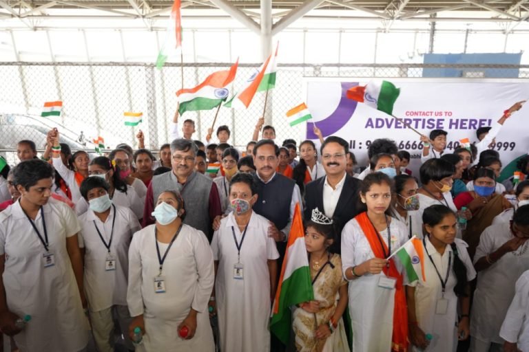 Hyderabad Metro Rail Celebrates Azadi Ka Amrit Mahotsav & Swatantra Bharatha Vajrotsava in full Fervour and Reverence