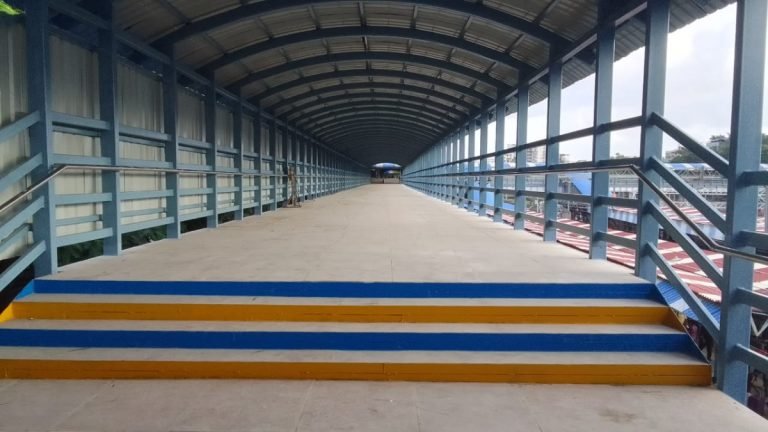 Railway commissions a new skywalk at Andheri station