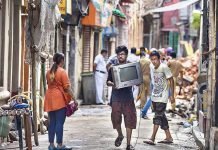KMRC starts fixing steel props for cracked building in Bowbazar’s Madan Dutta Lane KMRC starts fixing steel props for cracked building in Bowbazar’s Madan Dutta Lane