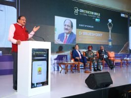 Maha Metro MD Dr Brijesh Dixit Presents Awards at Construction World Event