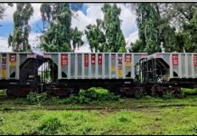 Shri Ashwini Vaishnaw inaugurates India’s First Aluminum Freight Rake – 61 BOBRNALHSM1 at Bhubaneswar Railway Station Shri Ashwini Vaishnaw inaugurates India’s First Aluminum Freight Rake - 61 BOBRNALHSM1 at Bhubaneswar Railway Station