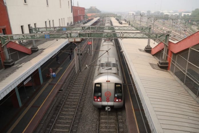 DMRC Introduces 8-Coach Trains on its Red Line