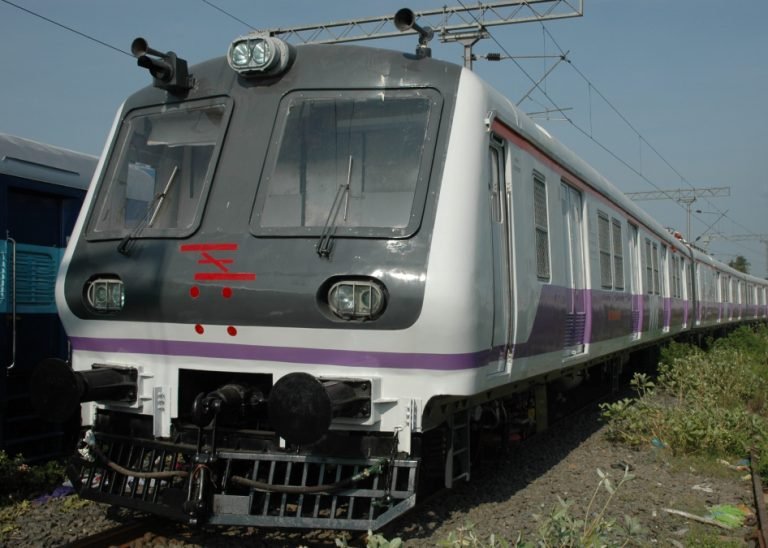 A transport system to support seamless transfer between travel modes