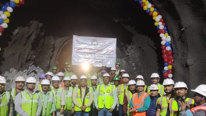 Escape Tunnel No. 1 (1144 m) of Main Tunnel T-10 (5300m) gets completed/Image from Ministry of Railways Escape Tunnel No. 1 (1144 m) of Main Tunnel T-10 (5300m) gets completed/Image from Ministry of Railways