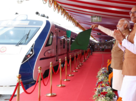 Hon'ble Prime Minister Shri Narendra Modi flagging off New Vande Bharat Express in Telangna /Image from Twitter