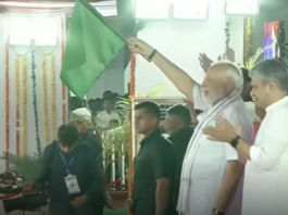 PM Modi Flagging off Vande Bharat Express