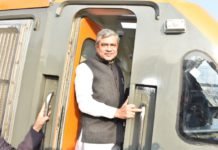 Shri Ashwini Vaishnaw, Minister of Railways inspects Amrit Bharat trains Rake at New Delhi Station Hon'ble Minister of Railways, Communications and Electronics & Information Technology, Shri Ashwini Vaishnaw inspected the Amrit Bharat train rake at New Delhi railway station today
