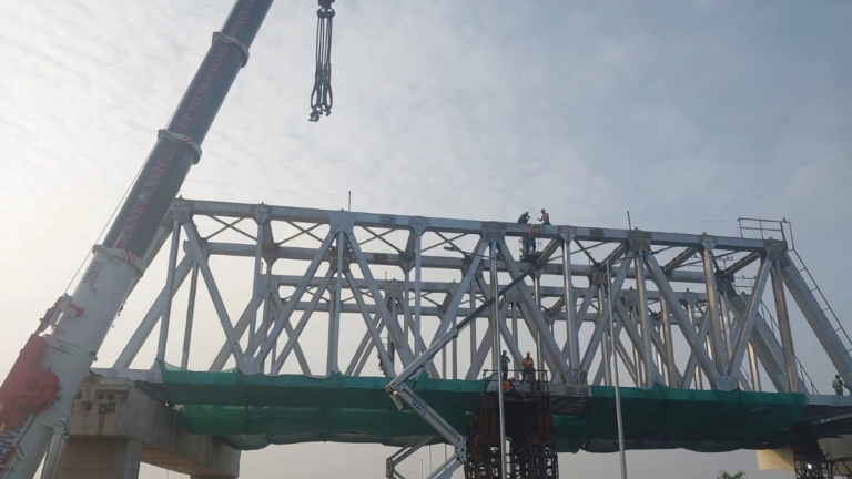 First Open Web Girder Installed on the  C4 ECV-02 package of the Chennai Metro Phase 2