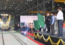 Alstom Successfully Delivers The First Trainset for The Meerut Metro Project Shri Vinay Kumar Singh, MD NCRTC and Mr. Olivier Loison, MD, Alstom India and the management committee of NCRTC at the flag off.