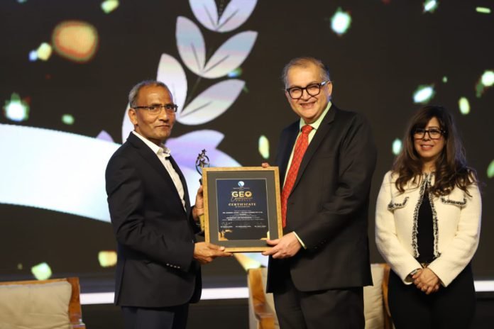 Ganesh Jivani, CEO of Matrix Comsec (L) Receiving the GEO Leadership Excellence Award 2024