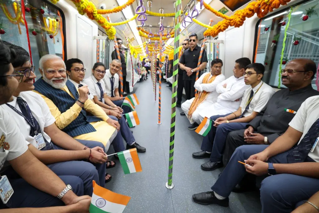 PM Modi Takes Ride in India’s First Underwater Metro in Kolkata with Students 3 UW Drive 03