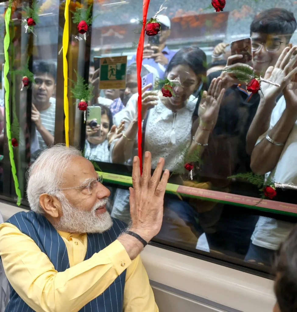 PM Modi Takes Ride in India’s First Underwater Metro in Kolkata with Students 2 UW Drive 04