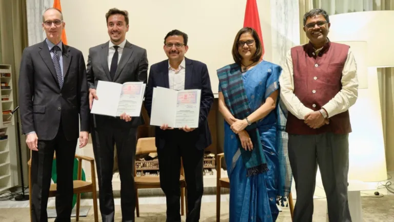 সুইস-ভারতীয় হাইপারলুপ সহযোগিতাঃ ভারতে উচ্চগতির পরিবহণের ভবিষ্যৎকে ত্বরান্বিত করা সুইস-ভারতীয় হাইপারলুপ সহযোগিতাঃ ভারতে উচ্চগতির পরিবহণের ভবিষ্যৎকে ত্বরান্বিত করা