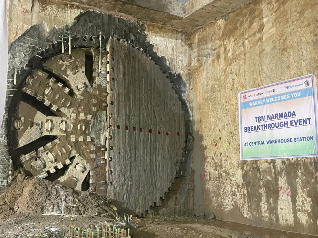 surat metro braekthrough 1