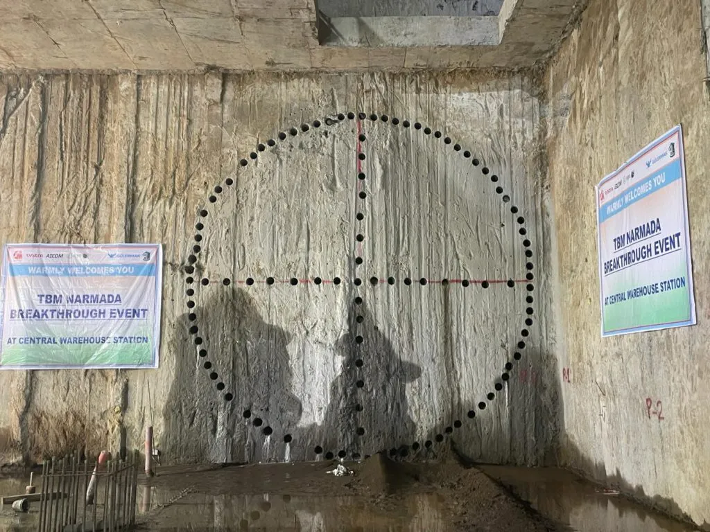 surat metro braekthrough 4