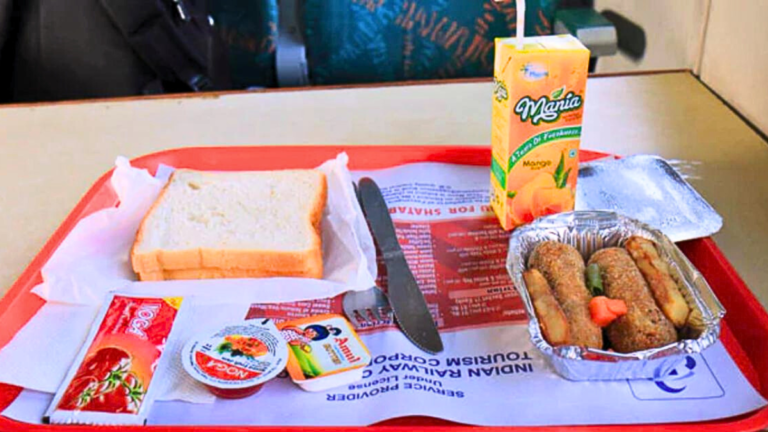 Indian Railways and IRCTC Collaborate for Budget-Friendly Meal Options for Passengers