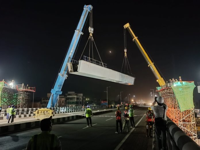 Kanpur Metro - Girder Erection