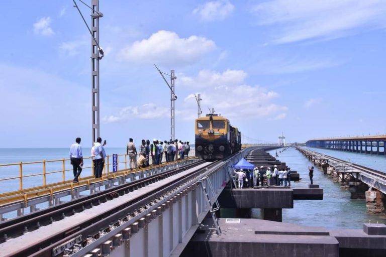 Shri Anil Kumar Khandelwal Inspects Ongoing Work at Pamban Bridge 